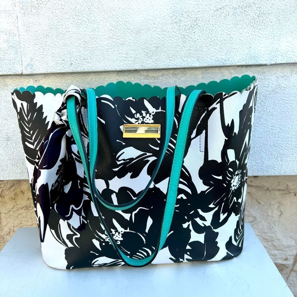 ***Trina Trina Turk Turquoise Scallop Tote Reversible (BG)